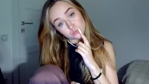 Lulu Baby18 online show from April 2, 8:06 pm