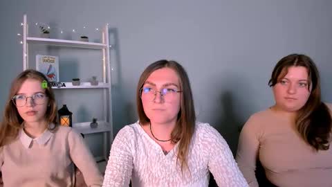 lulu_fly_ online show from October 14, 2:52 pm