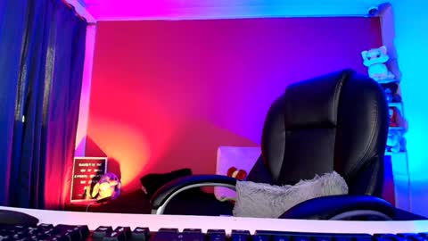 LuluBigTitts online show from March 6, 4:24 pm