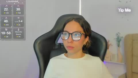 luluuberry online show from November 24, 3:58 pm