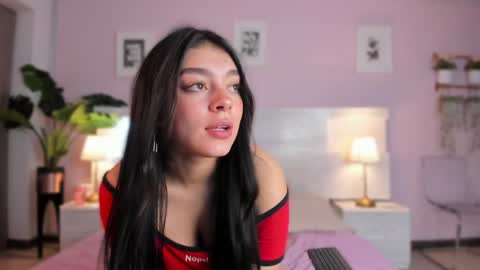 lummii_ online show from April 7, 7:38 pm