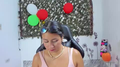 Luna  online show from November 4, 7:19 pm