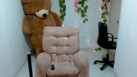 luna253951 online show from May 26, 7:13 pm