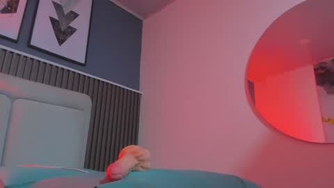 luna__little online show from February 14, 1:18 am