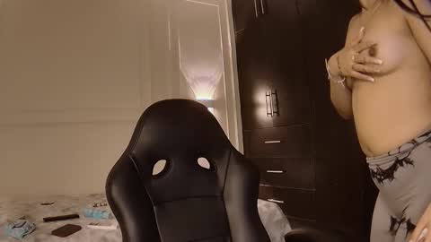 luna and banji online show from December 16, 4:51 am