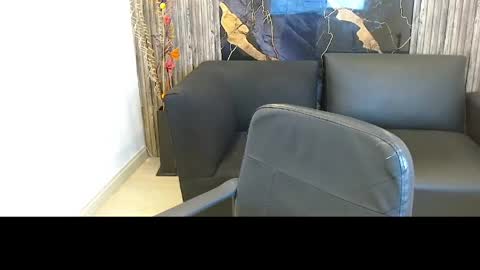 luna_bella882689 online show from May 22, 11:03 pm