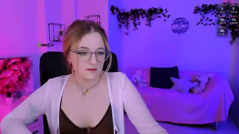 luna_berryy online show from July 14, 7:07 pm