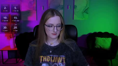 luna_berryy online show from March 31, 7:47 pm