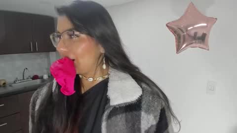 luna  online show from March 1, 11:21 am