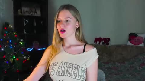 Snapshot of luna_evan chatting on December 27, 10:34 am luna_evan online show from December 27, 10:34 am