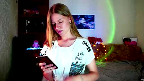 Snapshot of luna_evan chatting on October 7, 10:19 am luna_evan online show from October 7, 10:19 am