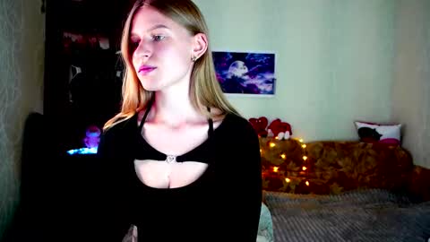 Snapshot of luna_evan chatting on October 3, 10:20 am luna_evan online show from October 3, 10:20 am