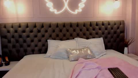 luna_hot_ass online show from March 21, 11:10 pm