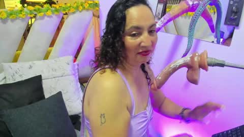 luna_naughty1 online show from June 3, 6:57 pm