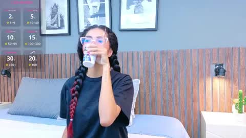 Snapshot of luna_roja25 chatting on September 15, 1:30 pm LUNA online show from September 15, 1:30 pm