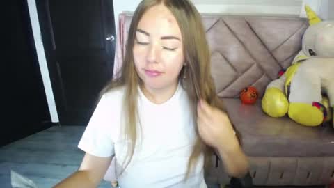 Live 1000pm 600am COLOMBIAN HOUR online show from October 22, 3:00 am