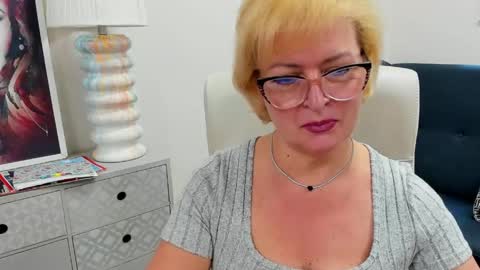 L u n a online show from June 3, 6:58 am