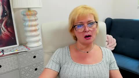 L u n a online show from June 3, 2:33 pm