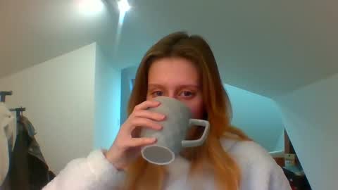 L U N A  online show from January 8, 2:46 pm