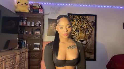 lunaa_11 online show from December 31, 5:22 am