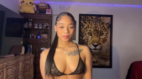 lunaa_11 online show from January 14, 4:04 am