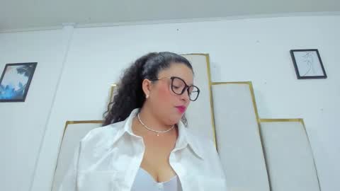 Luna  online show from January 14, 2:33 pm