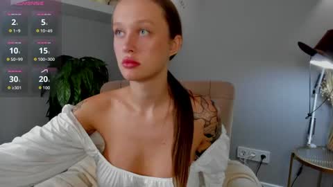lunaawilde online show from June 17, 1:07 am