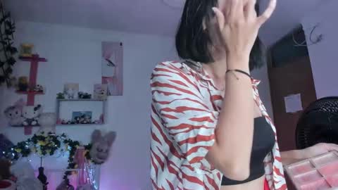 Snapshot of lunacristal_moon chatting on December 7, 11:23 pm lunacristal_moon online show from December 7, 11:23 pm