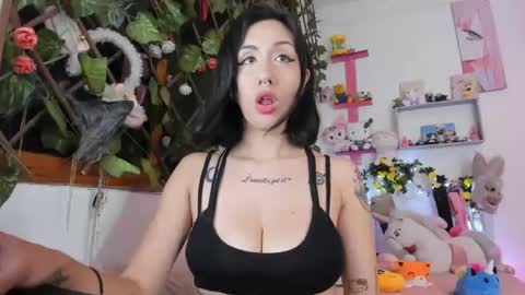 Snapshot of lunacristal_moon chatting on December 28, 10:44 pm lunacristal_moon online show from December 28, 10:44 pm
