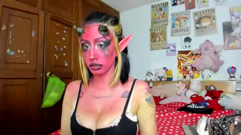 Snapshot of lunacristal_moon chatting on October 23, 6:08 am lunacristal_moon online show from October 23, 6:08 am