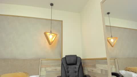 LUNA  online show from November 21, 3:25 pm