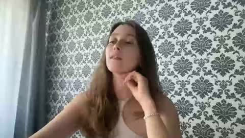 lunafeather online show from June 17, 8:37 am