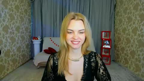 lunaflinn online show from February 17, 4:34 am