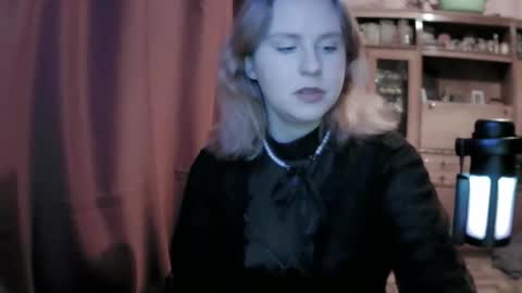 lunamystique_ online show from February 16, 6:52 pm