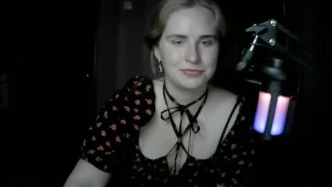 Snapshot of lunamystique_ chatting on October 9, 9:30 pm lunamystique_ online show from October 9, 9:30 pm