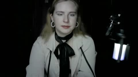 Snapshot of lunamystique_ chatting on October 19, 7:49 pm lunamystique_ online show from October 19, 7:49 pm
