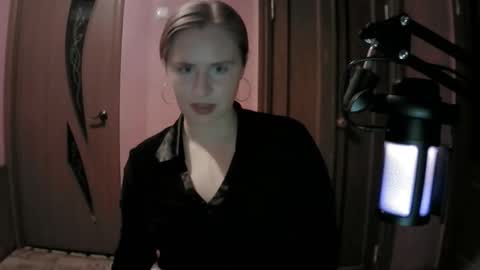 Snapshot of lunamystique_ chatting on October 1, 6:57 pm lunamystique_ online show from October 1, 6:57 pm