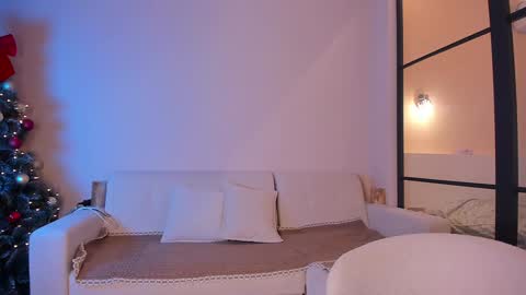 Aisha online show from January 9, 11:25 am