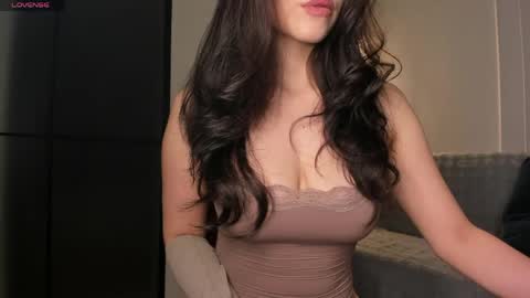 Aisha online show from April 9, 11:15 am