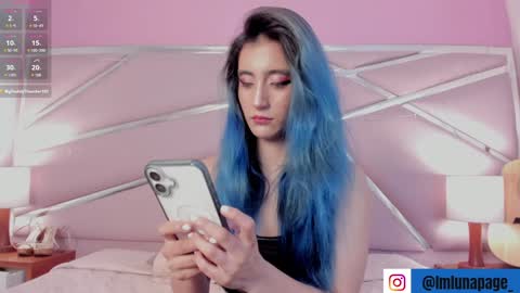 Snapshot of lunapagee chatting on January 22, 1:00 pm Luna Page online show from January 22, 1:00 pm