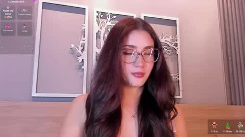 Luna  online show from December 1, 9:17 pm