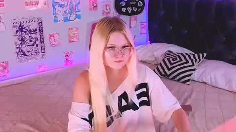 lunariafox online show from July 28, 6:20 pm