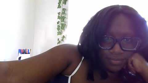 lunarnoelle online show from February 13, 10:55 pm