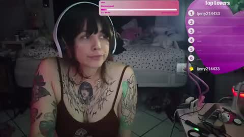 lunarqueen420 online show from June 27, 6:25 am