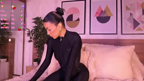 Luna Ruso  online show from March 24, 8:25 pm