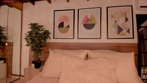 Luna Ruso  online show from April 4, 8:07 pm