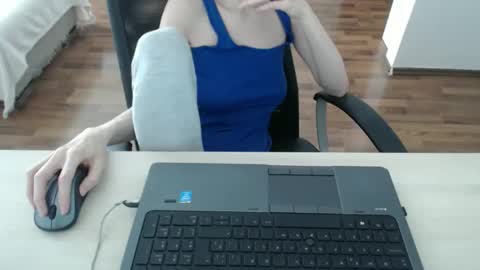 lunavibe_ online show from May 25, 11:53 am