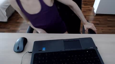 lunavibe_ online show from July 25, 12:12 pm