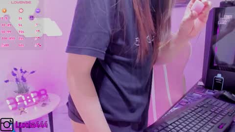 Snapshot of lunaxlu chatting on September 19, 8:52 pm online show from September 19, 8:52 pm