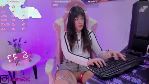 Snapshot of lunaxlu chatting on October 14, 8:00 pm online show from October 14, 8:00 pm